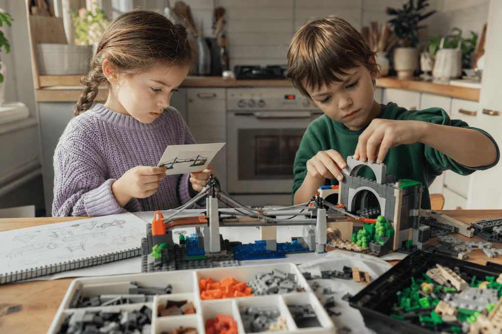Welk bouwspeelgoed stimuleert creatief en probleemoplossend denken het meest bij kinderen van 4 tot 8 jaar?
